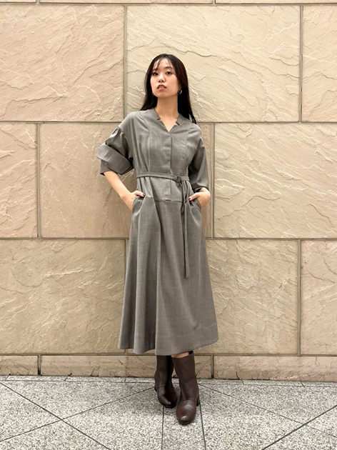 URBAN RESEARCH ROSSO  WOMENさんの「URBAN RESEARCH｜ボリュームスリーブウエストマークワンピース」を使ったコーディネート