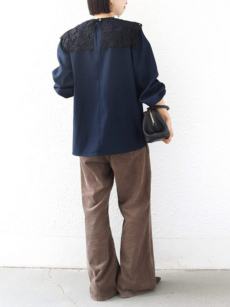 藤田さんの「SHIPS｜SHIPS NINE CASE:〈洗濯機可能〉フレア パンツ」を使ったコーディネート