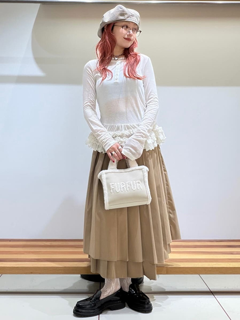 FURFUR STAFFさんの「FURFUR｜裾フリルジャージートップス」を使ったコーディネート